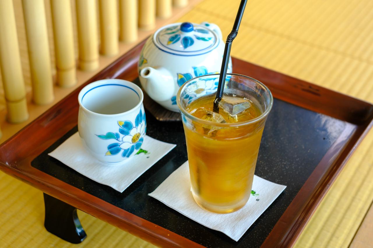 画像4: 五十間長屋を望む特等席で、九谷焼を楽しむ「豆皿茶屋」