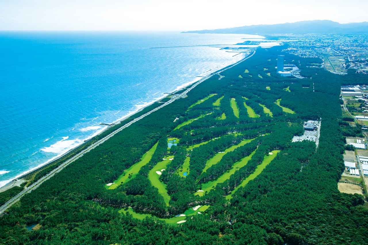 画像1: 静と動が見事に調和する。大規模リゾートとは、大人の遊び場