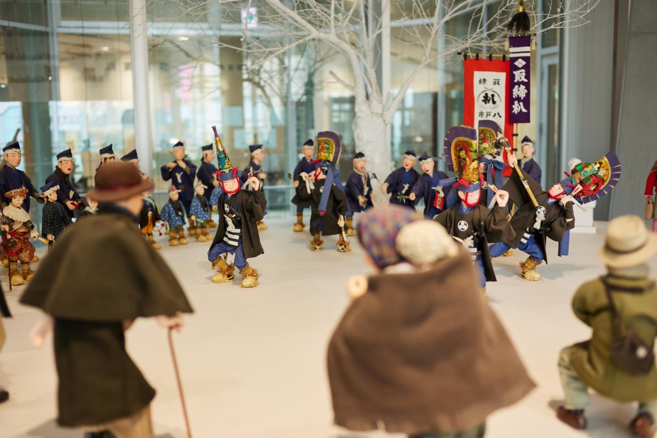 画像: 伝統的なお祭り「八戸えんぶり」の様子を再現した人形