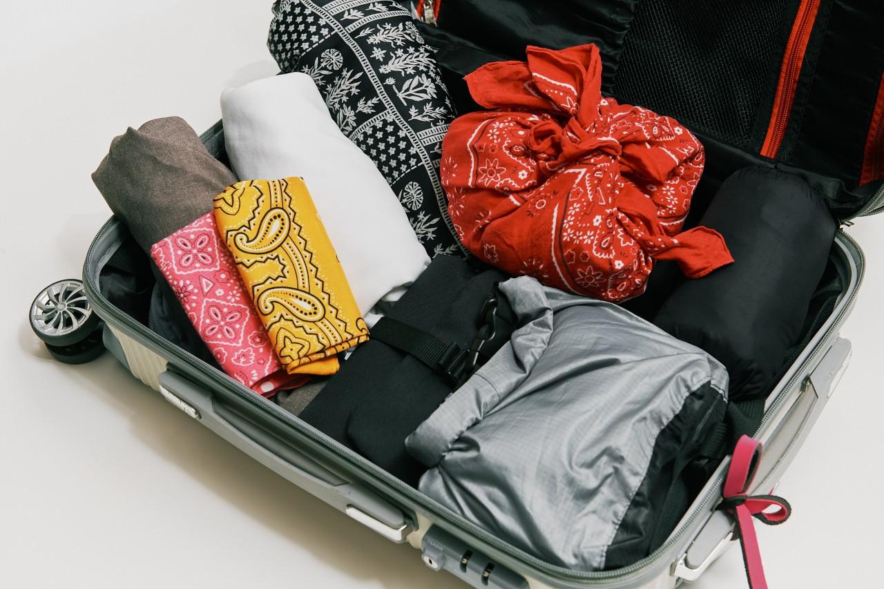 画像: コンパクトな荷物でも、快適な旅を。編集部のミニマル旅アイデア
