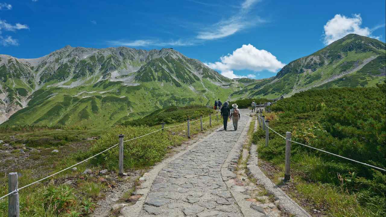 画像1: 【富山】登山初心者でも行ける日本最高峰の避暑地「立山黒部アルペンルート」
