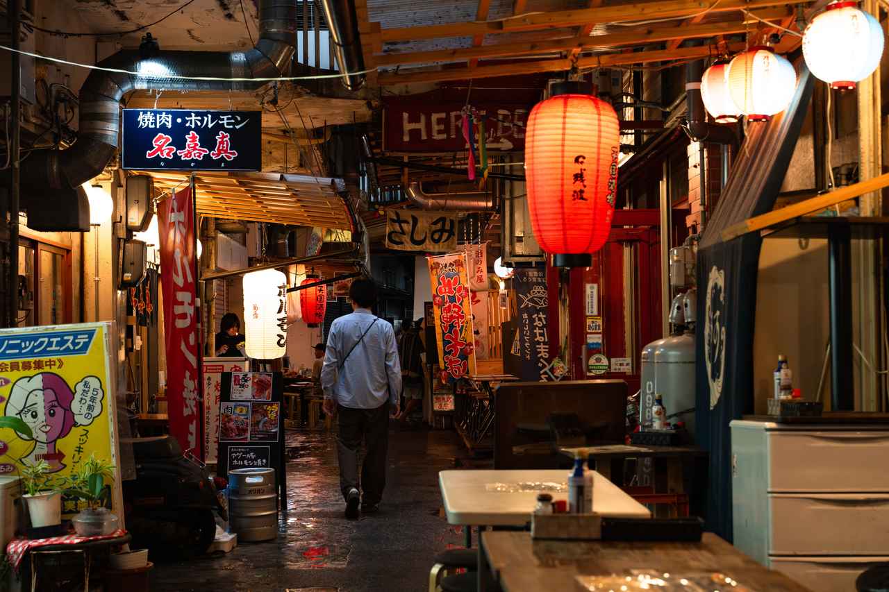 画像: 沖縄旅の夜は裏通りをハシゴ。那覇のローカルカルチャーを体感