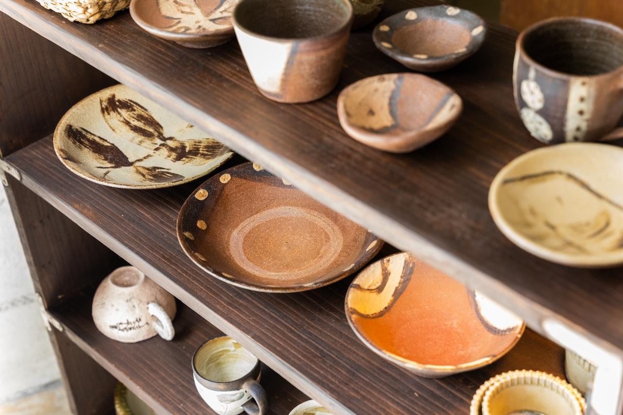 画像3: 暮らしに馴染む、やちむんの姿。カフェ&雑貨「mofgmona」