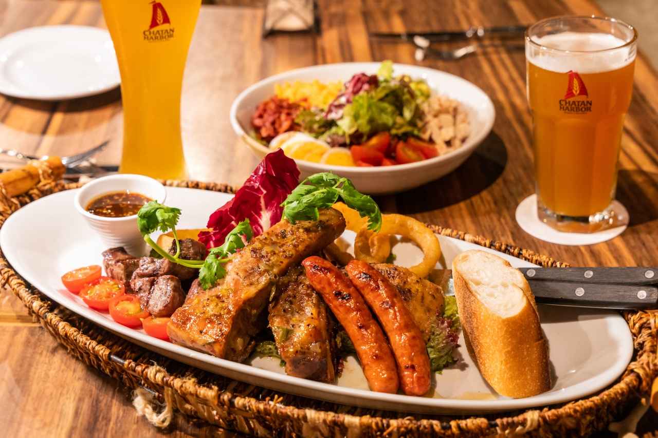 画像2: 「CHATAN HARBOR BREWERY&RESTAURANT」でクラフトビール片手に旅の思い出話を