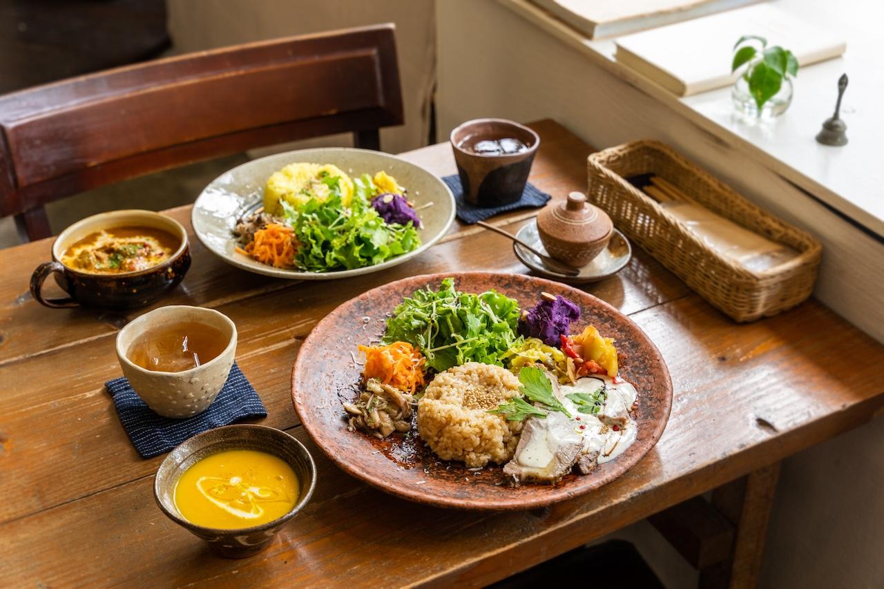 画像6: 暮らしに馴染む、やちむんの姿。カフェ&雑貨「mofgmona」