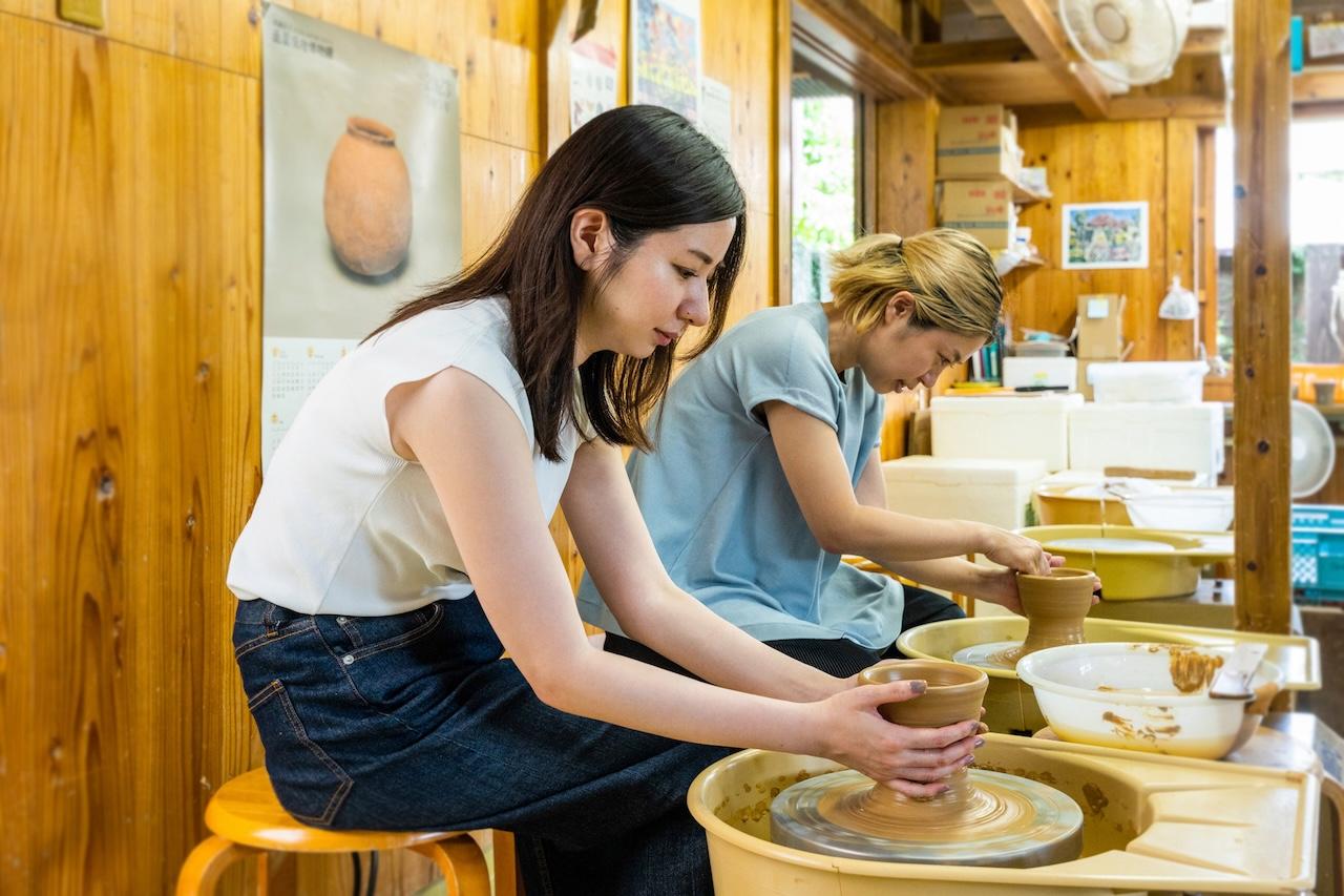 画像3: 「育陶園 壺屋焼 やちむん道場」で陶芸体験に没頭
