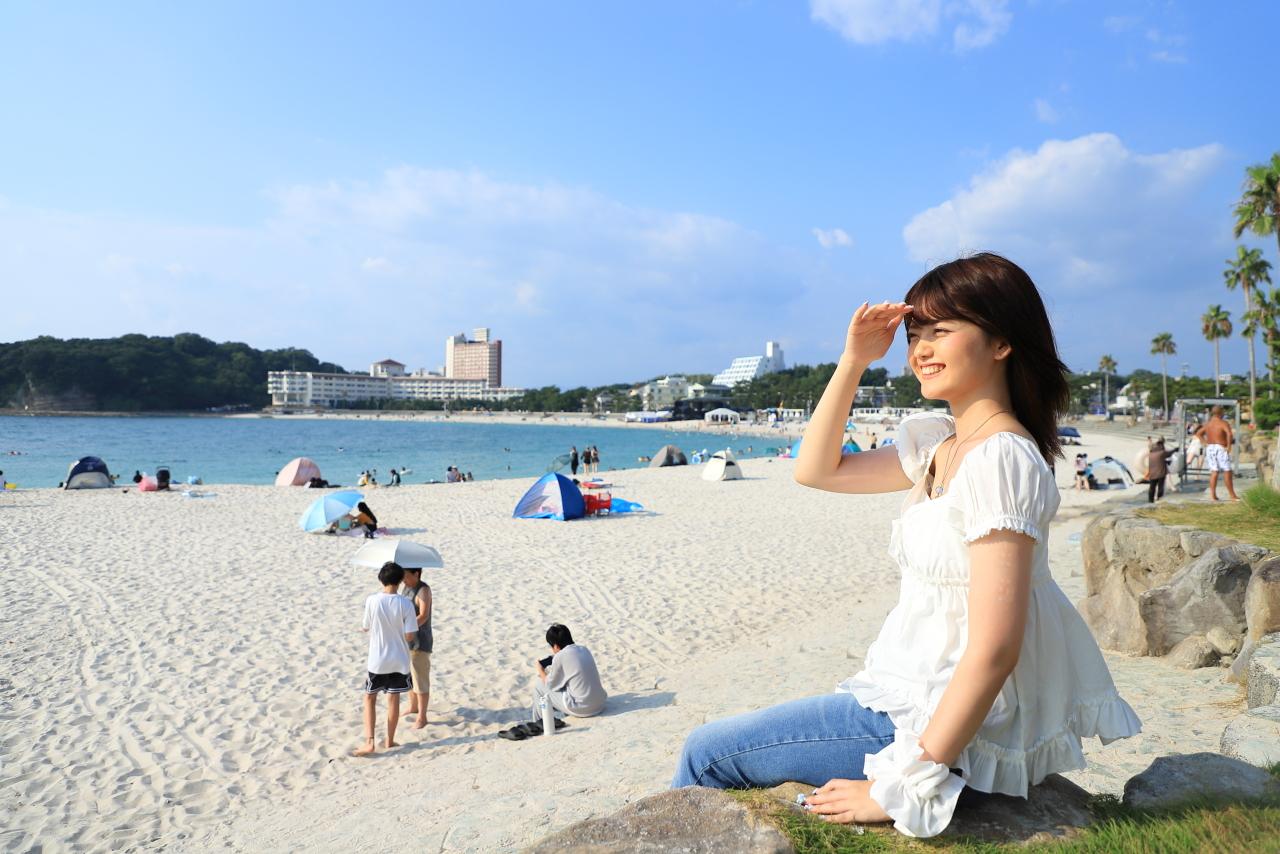 画像: 白良浜|白い砂浜と青い海で、リゾート気分を一気に上げる