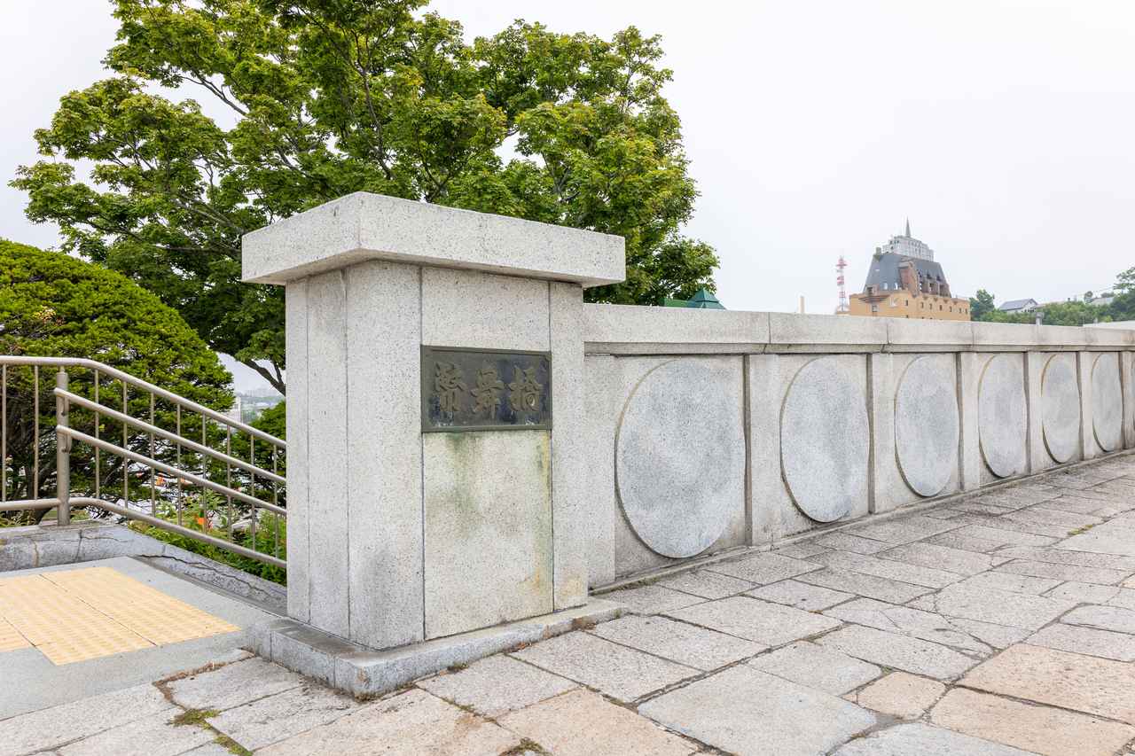 画像1: 霧に包まれる、釧路のシンボルブリッジ「幣舞橋」