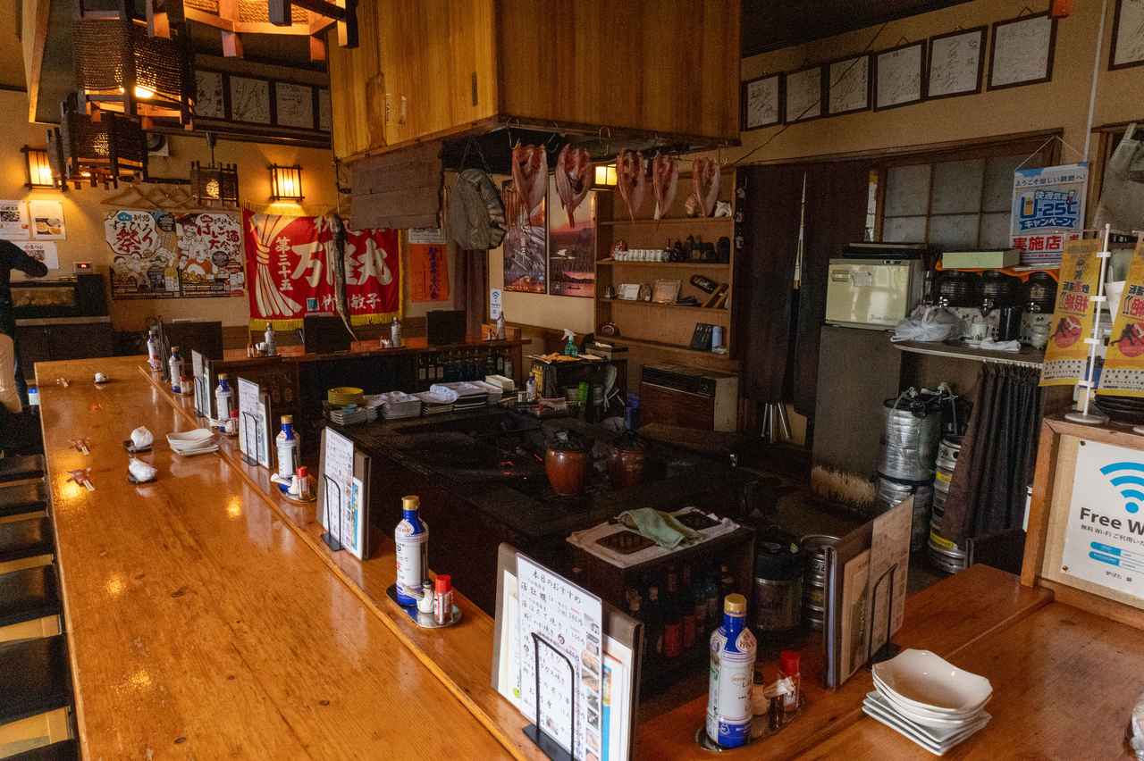 画像2: 創業50年「炉ばた 鱗」。釧路発祥の炉端焼きを本場で味わう