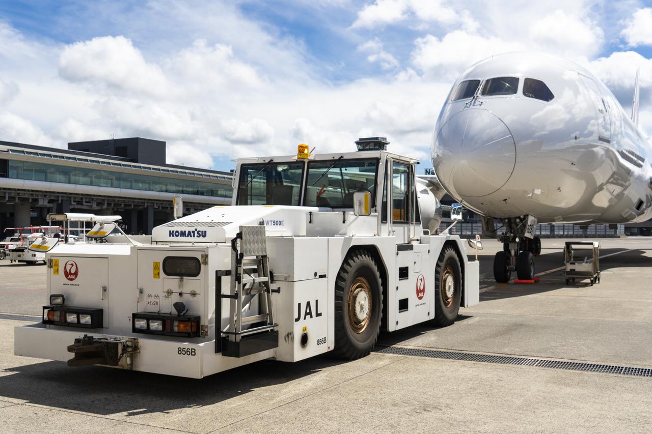 画像: 空港の珍しい特殊車両が大集合! JALのはたらくクルマをご紹介