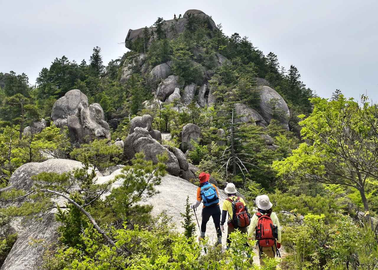 画像: 巨岩と奇岩、絶景を楽しむ低山ハイキング「金勝アルプス」