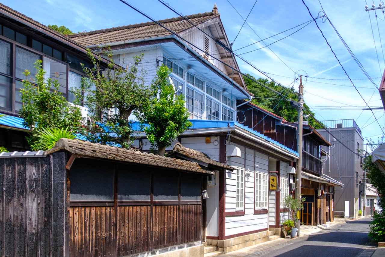 画像3: 海辺の路地を歩いて、牛窓の日常に出会う