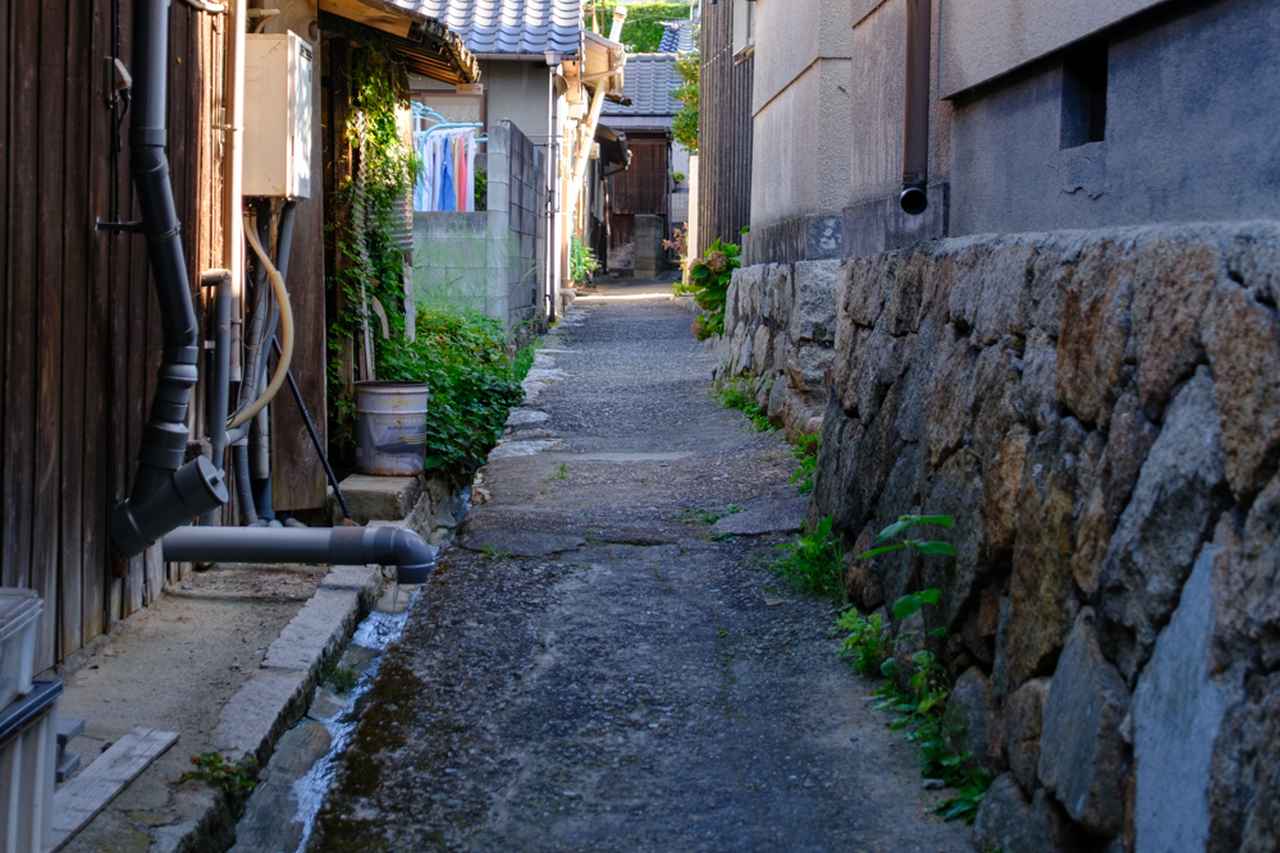 画像5: 海辺の路地を歩いて、牛窓の日常に出会う