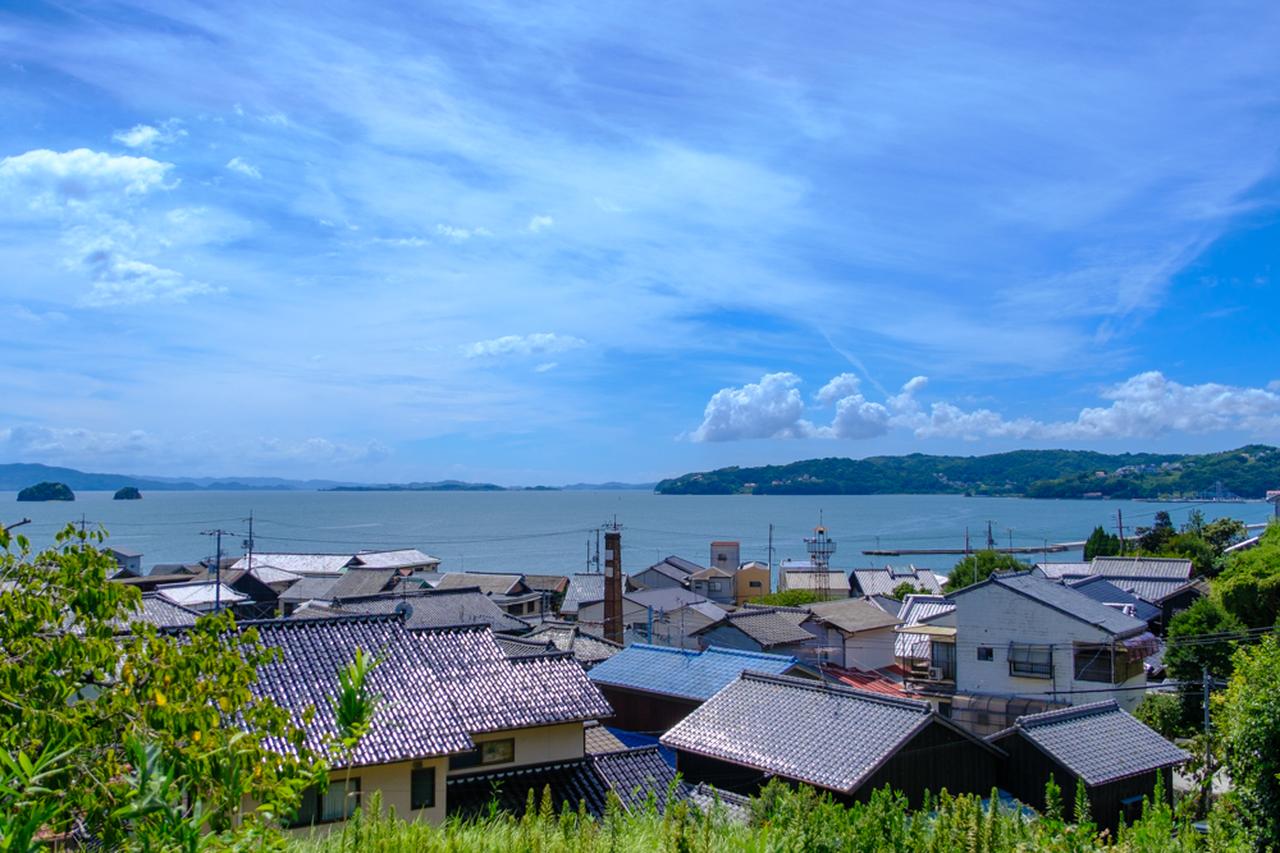 画像1: 牛窓では、海を眺める時間も旅になる