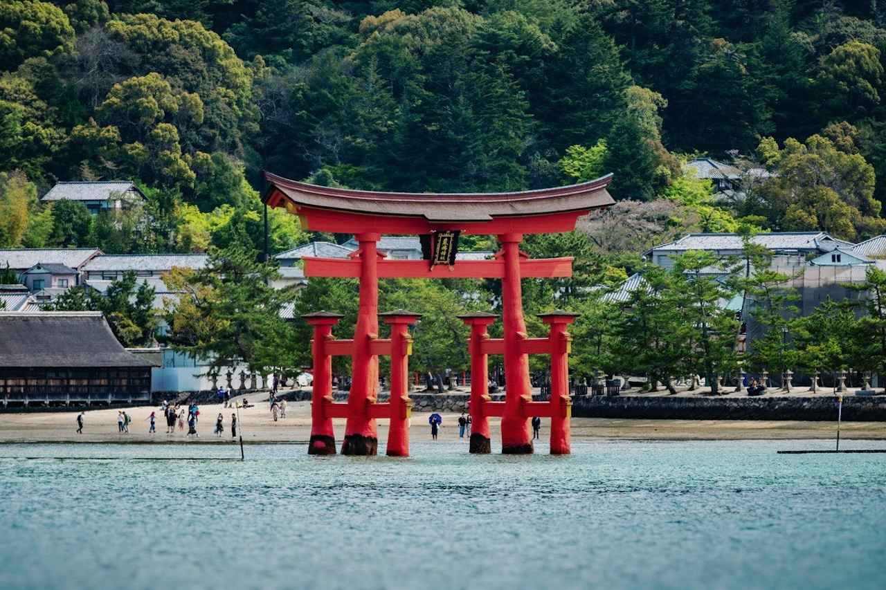 画像: 広島県にある「宮島」 iStock.com/Martina Rigoli