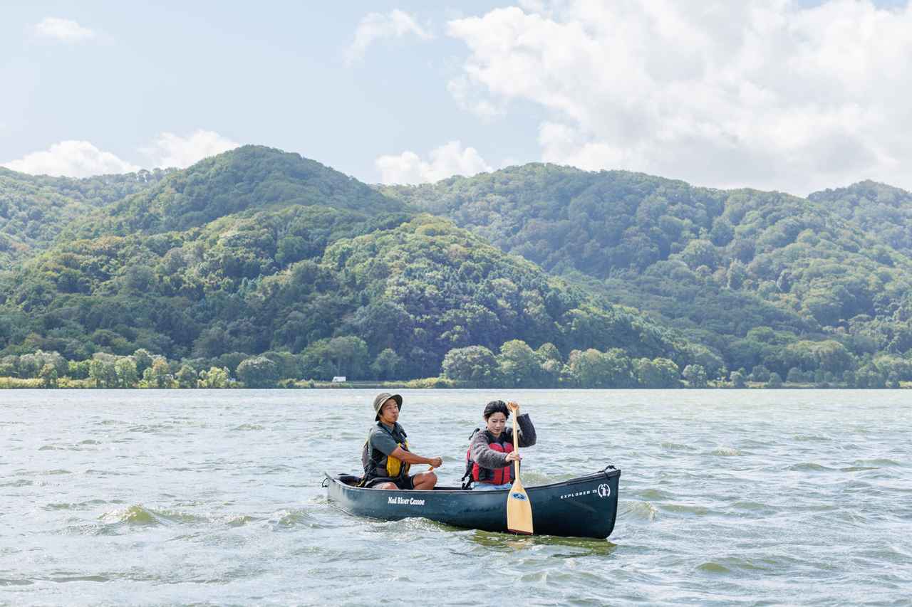 画像7: 〈七飯町〉 「イクサンダー大沼カヌーハウス」で、水上から駒ヶ岳を望む