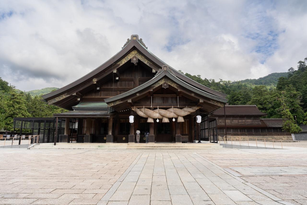 画像3: 出雲大社|清々しい朝の空気に包まれ、神様が集う場所へ