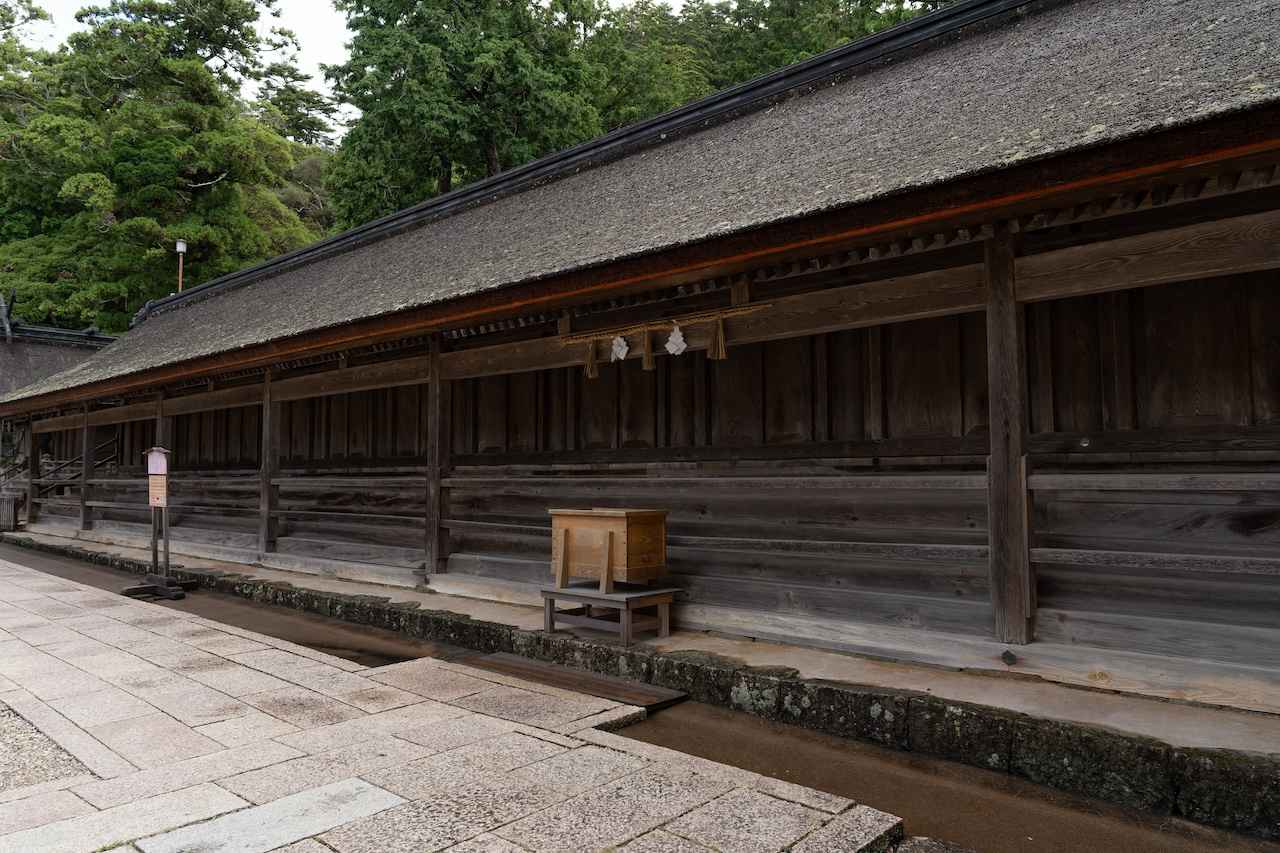 画像: 十九社は、神在月に全国から集う神様のお宿。神在祭の期間は扉が開かれます