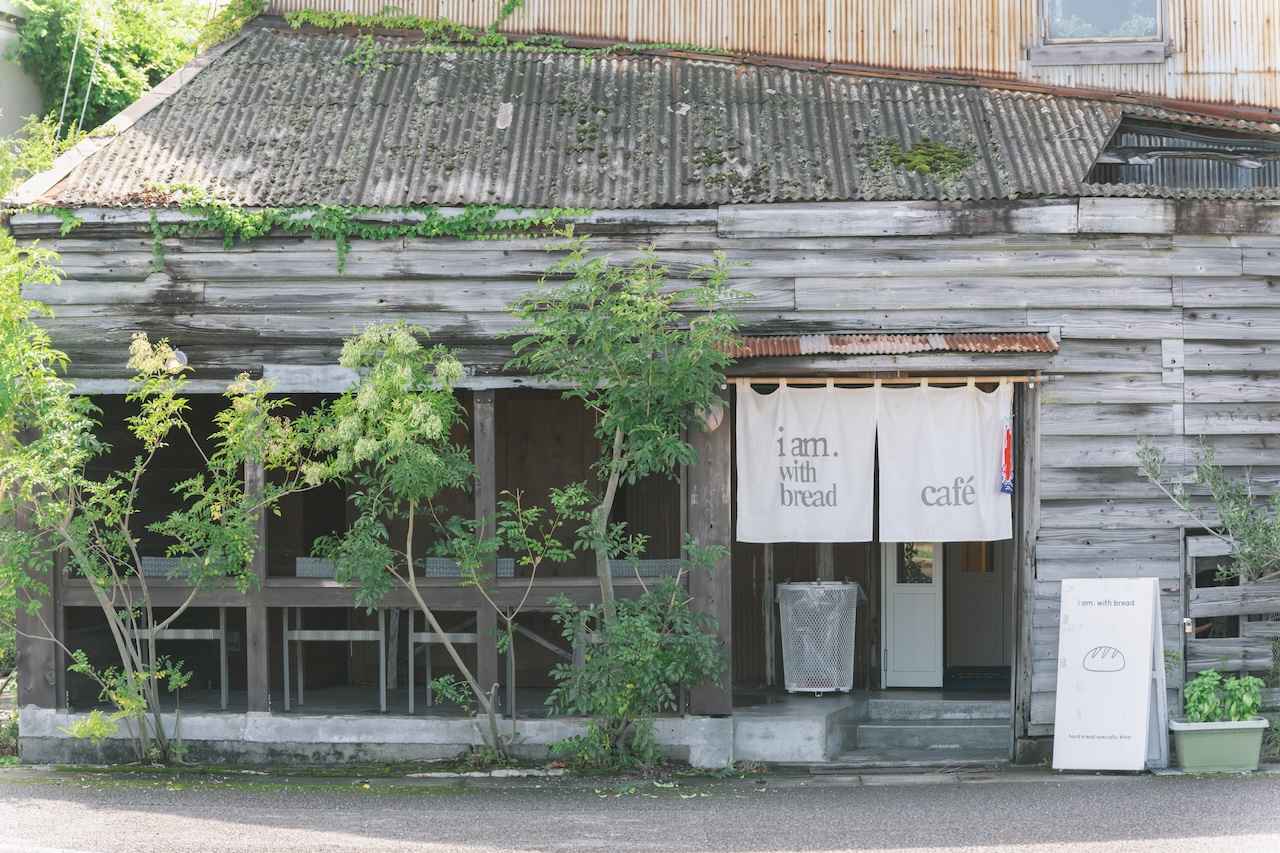 画像3: 北浜alley・iam. with bread｜レトロな倉庫街で出合う、パティシエが作るパンのカフェ