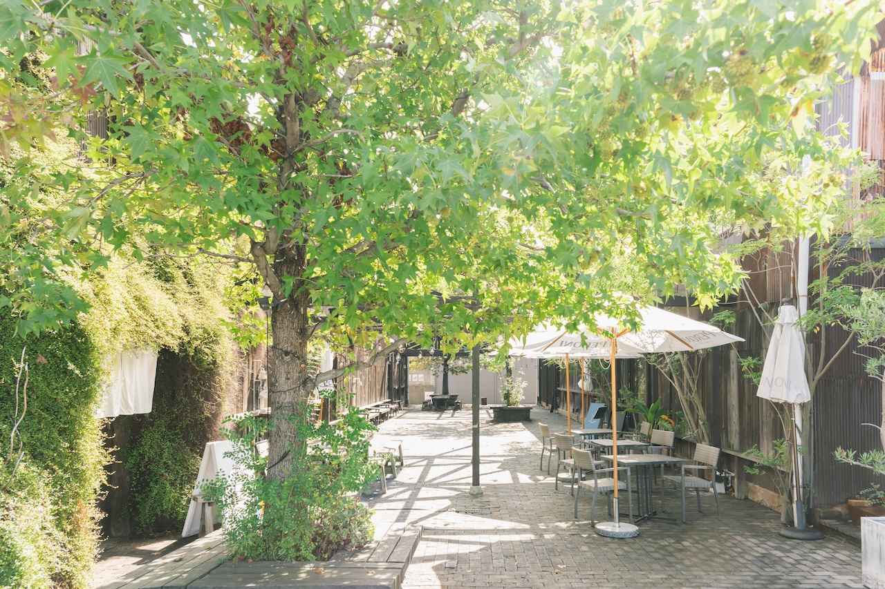 画像1: 北浜alley・iam. with bread｜レトロな倉庫街で出合う、パティシエが作るパンのカフェ