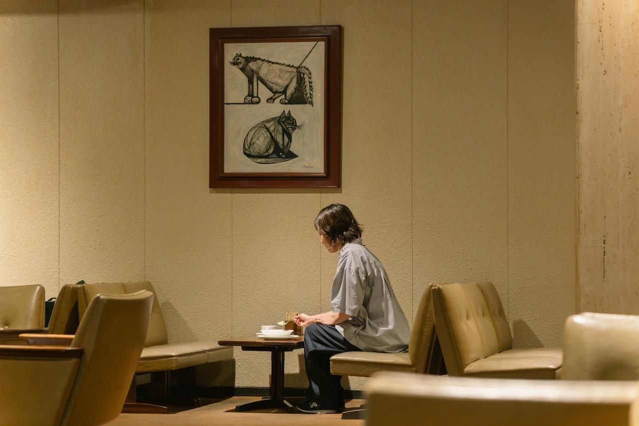 画像4: くつわ堂 総本店｜老舗菓子店で、名作家具とアートに囲まれる喫茶時間