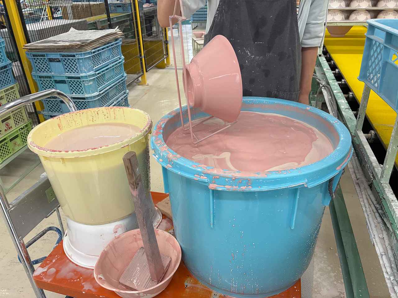 画像2: 波佐見焼の裏側を見学!MIDOUで工場見学&ろくろ体験