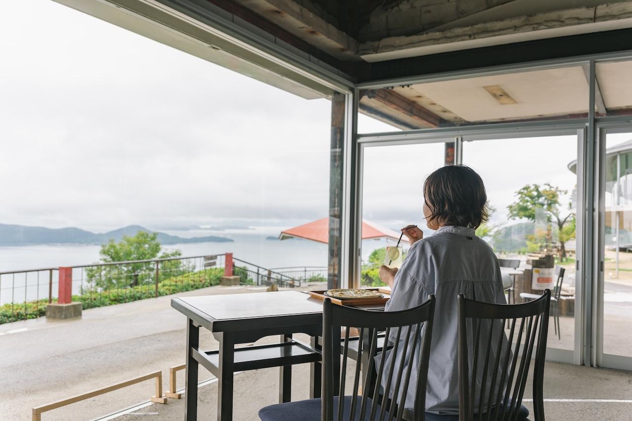 画像3: れいがん茶屋｜瀬戸内海を一望する、山の上の絶景カフェ