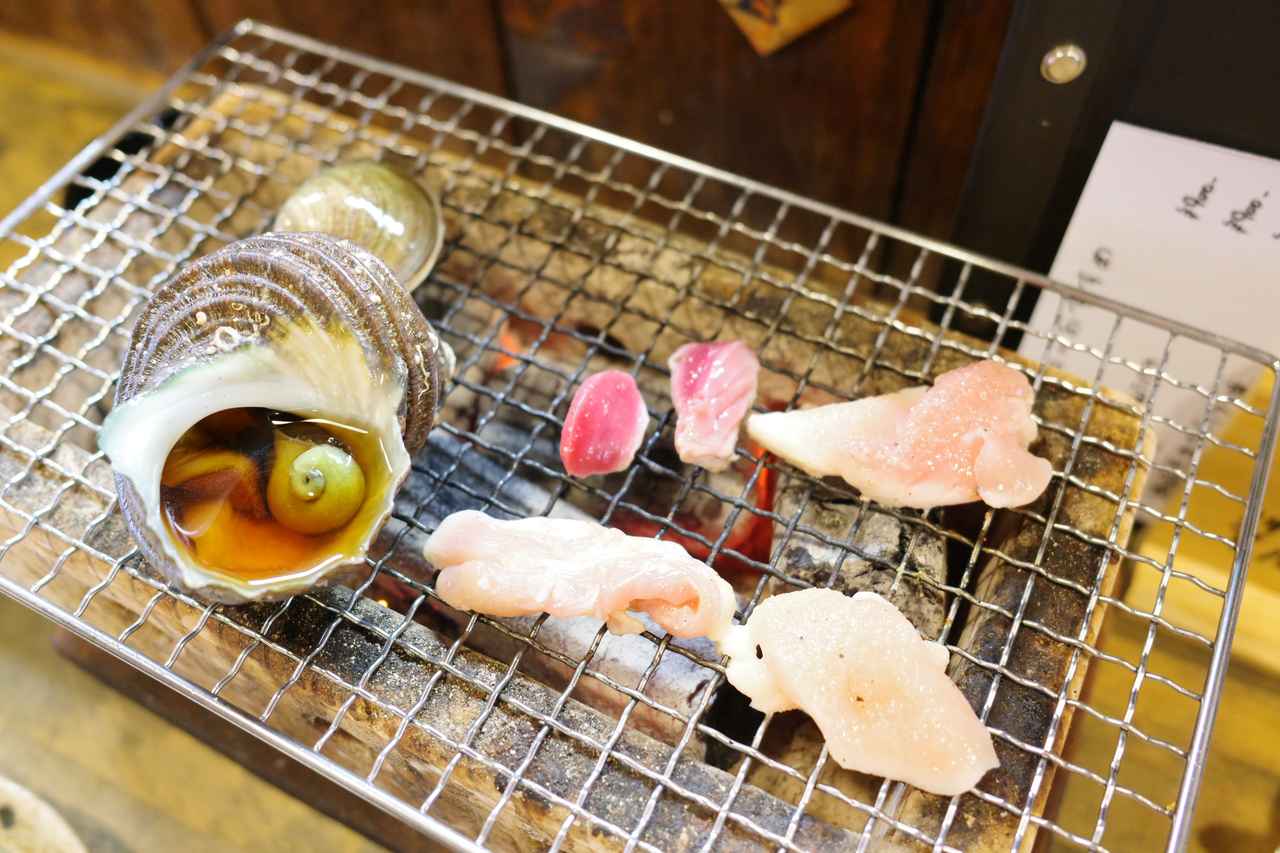 画像6: 卓上七輪で伊予赤健美鶏と新鮮魚介を贅沢に焼く「七厘や 笑」