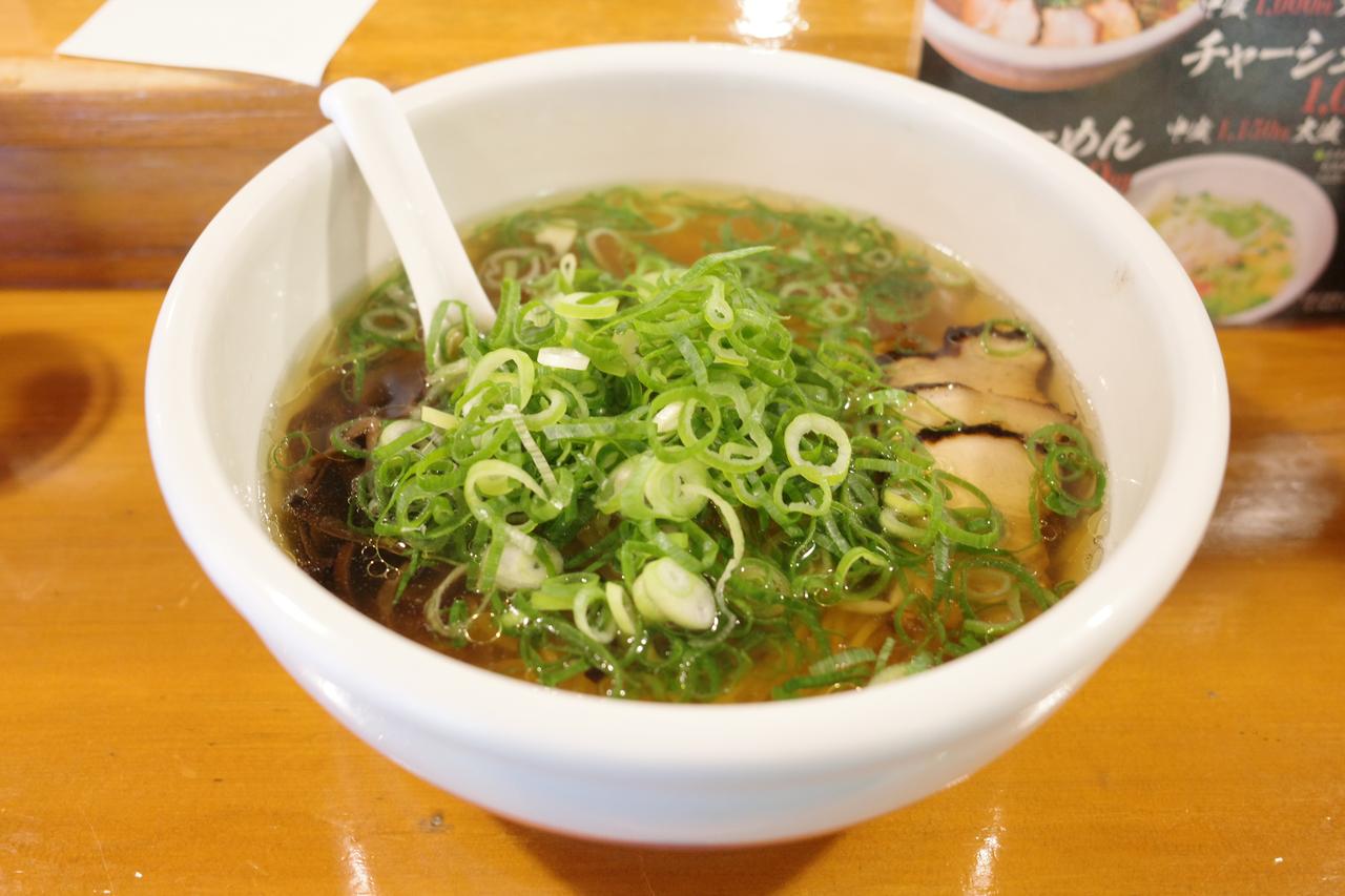 画像4: 駅前でサクッと！ネギとキクラゲが山盛りの優しい甘め醤油「らーめん おが多」
