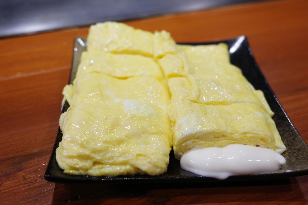 画像5: 鉄板のライブ感がたまらない!カウンター6席の特等席で味わう「貴龍優」の三津浜焼き