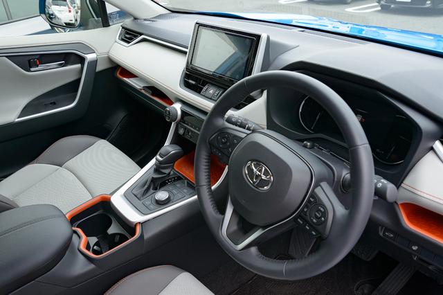 画像5: 記念すべき第一回の放送はトヨタの新型SUV「RAV4(ラブフォー)」の試乗インプレッション