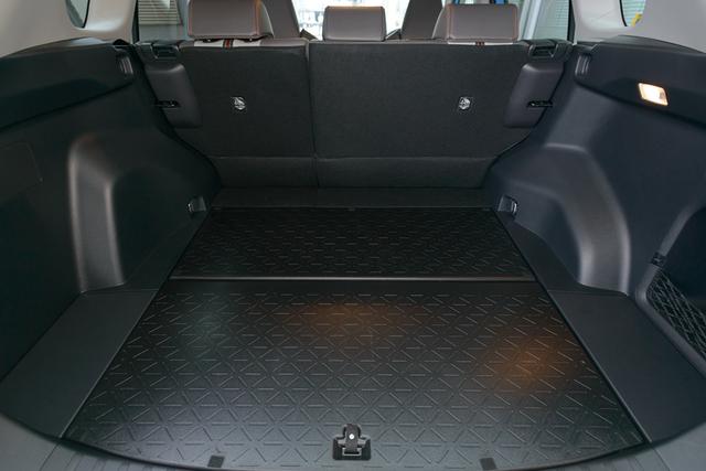 画像6: 記念すべき第一回の放送はトヨタの新型SUV「RAV4(ラブフォー)」の試乗インプレッション