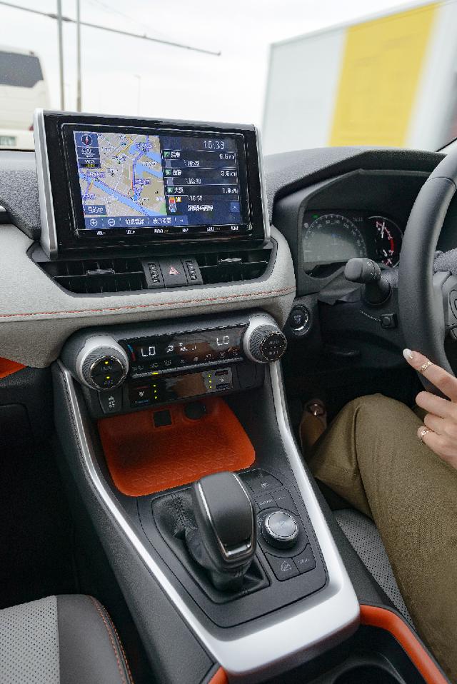 画像2: 今回はRAV4で阪神高速湾岸線を走りました。