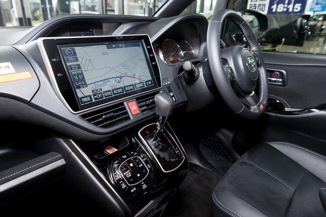 画像2: 今回試乗させていただくのは「VOXY GR SPORT」