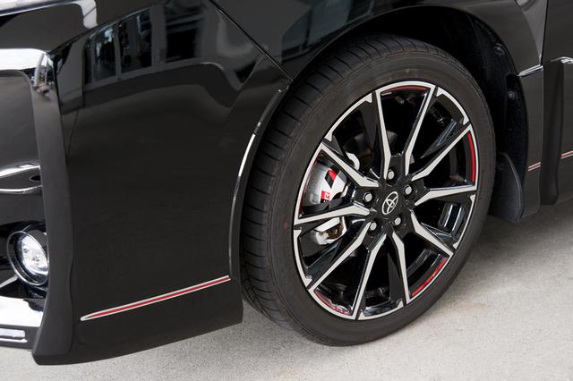 画像4: 今回試乗させていただくのは「VOXY GR SPORT」