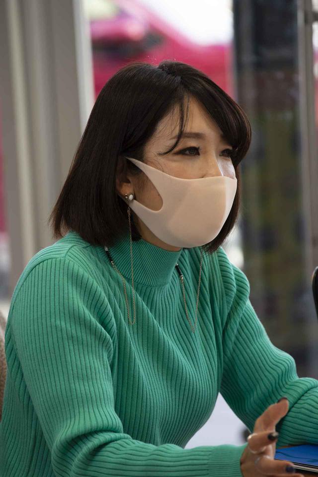 画像: 私達はガソリンやPHEV、そして水素。まさに私達は「燃料の過渡期」の中にいると語る今井さん。