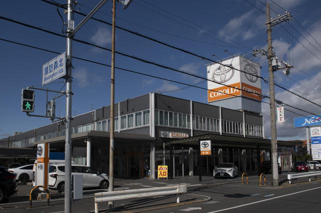 画像: トヨタカローラ南海 諏訪森店。「ノ」は入りません。道路の看板も「ノ」抜きです。