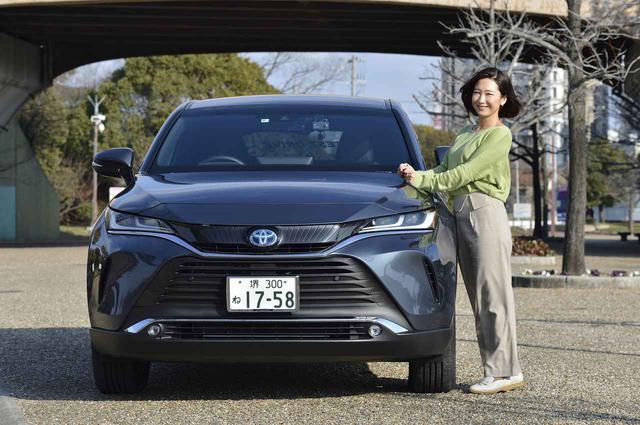 画像: 今井さん、どんな車も似合いますよねぇ。ハリアー×今井さんをパシャリ。