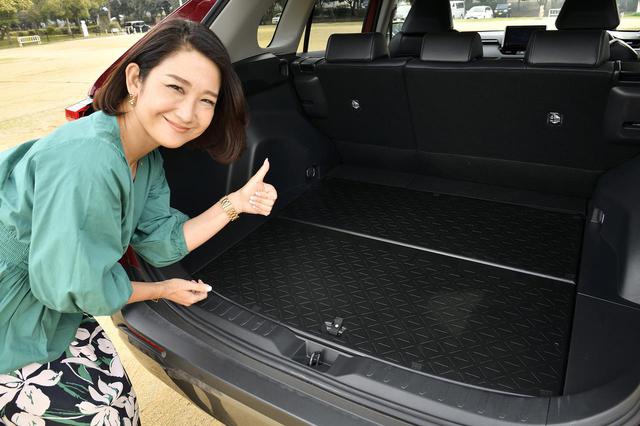 画像: 裏面が樹脂製のデッキボードで汚れを気にせず色々なアイテムを積むことが可能!床面の高さも2段階設定となっているので荷物に合わせて自在に有効活用ができます。