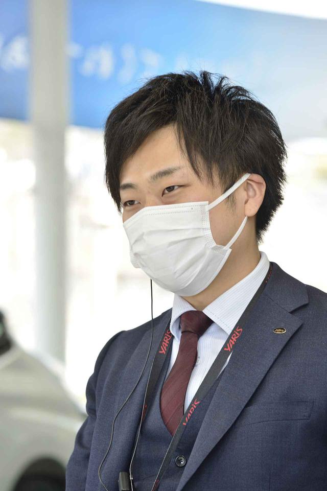 画像: モデルチェンジ以降、カスタムグレードには電動パーキングを搭載していますと黒田さん。