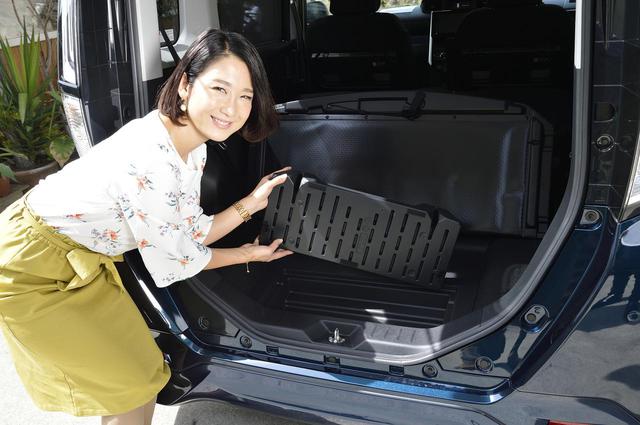 画像: 多機能デッキボードを跳ね上げれば高さのある荷物も積載可能です。