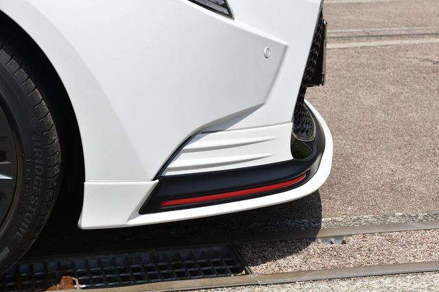 画像: 非装着車に比べてマッスルな印象が際立つ横顔!