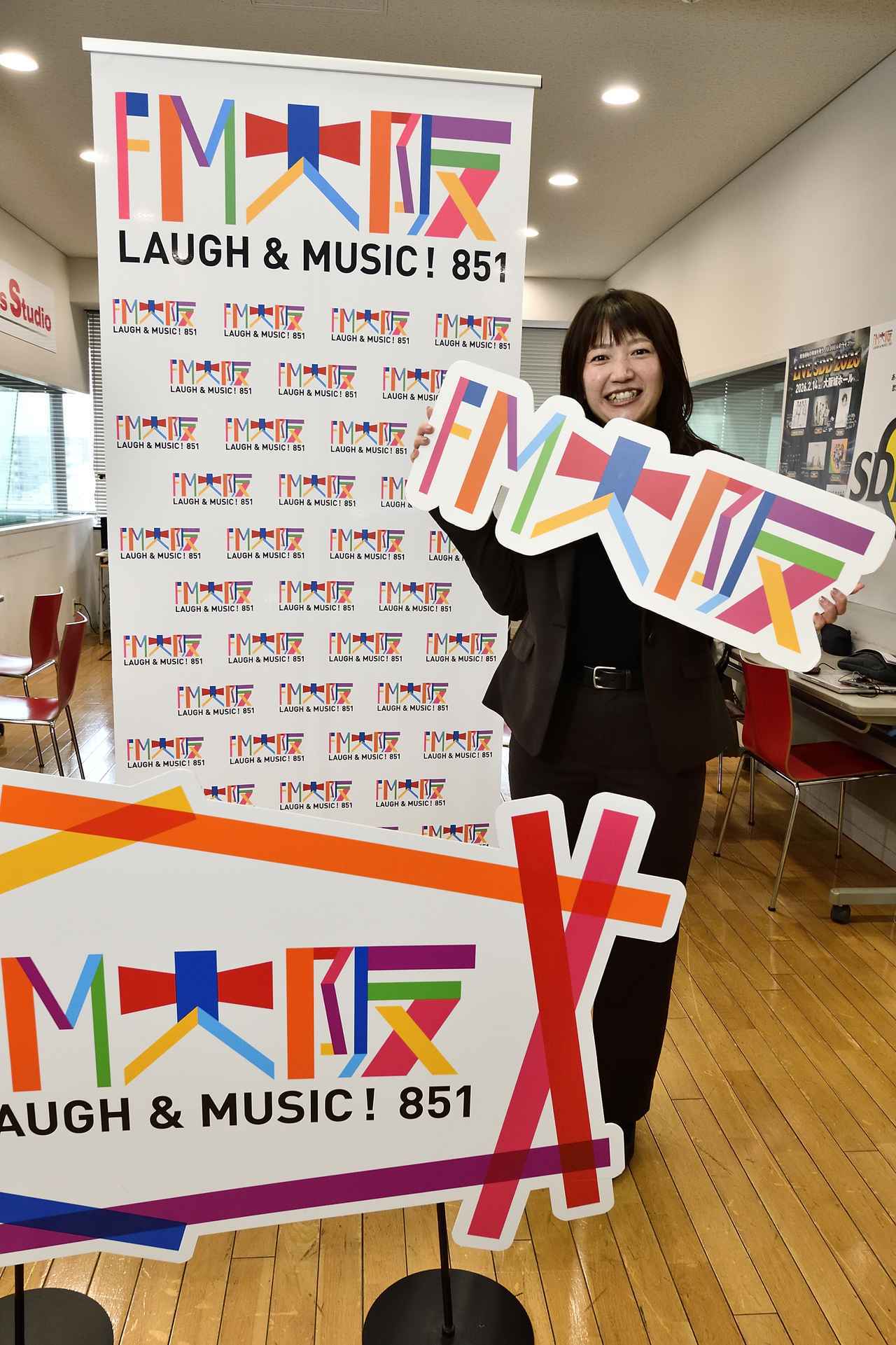 画像: ドイツ原産の大型の狩猟犬「ワイマラナー」を2頭飼っている足立さん。旅行にも一緒に行くほどかわいがっているそう♪