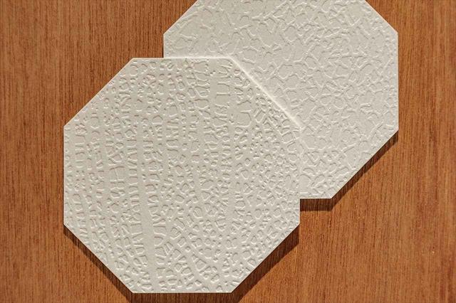 画像: メロンの網目の凹凸をコースターで表現。各品種を再現し、触って楽しい、学べるコースターだ。