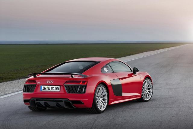画像: 第2世代(2015年):Audi R8 V10 plus