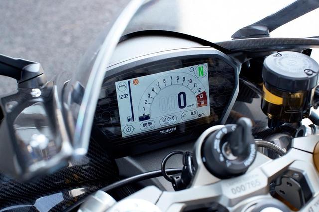 画像: Moto2オフィシャルブランドロゴを起動画面に表示したフルカラーTFTディスプレイ