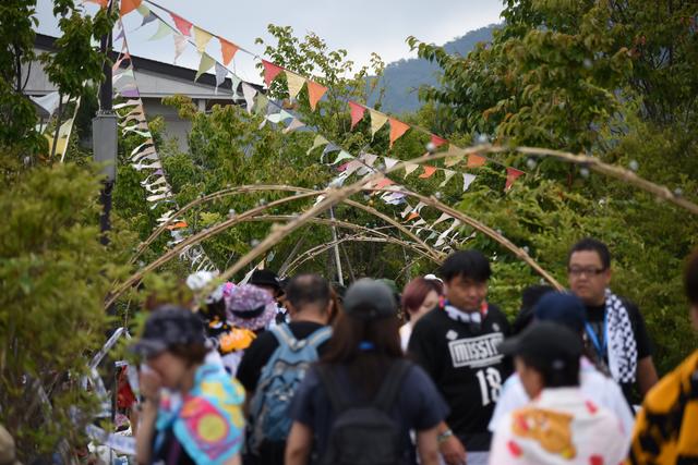 画像2: 山あり、湖あり、大自然に囲まれたロケーションで音楽を満喫
