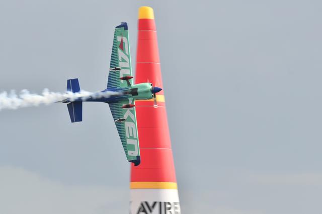 画像: 機体の裏側。ここからスモークが出るのだ。