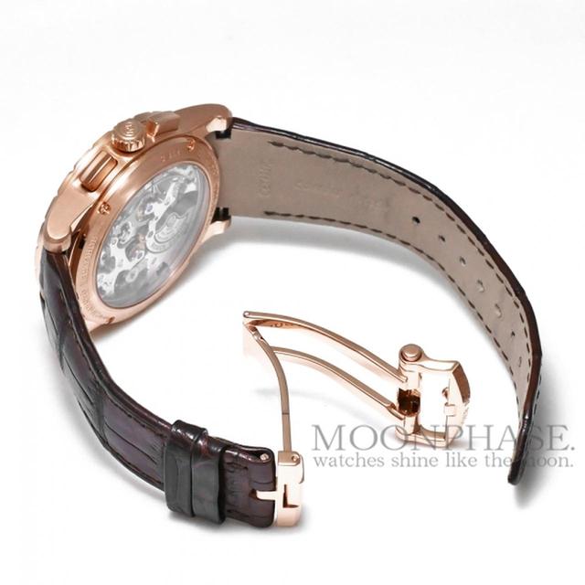 画像: これまでのエクスカリバーと比較してかなり薄くなった42㎜の新型モデル www.moon-phase.jp