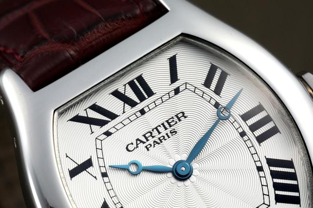 画像: CARTIER PARISの文字。これはコレクション・プリヴェだけの特長